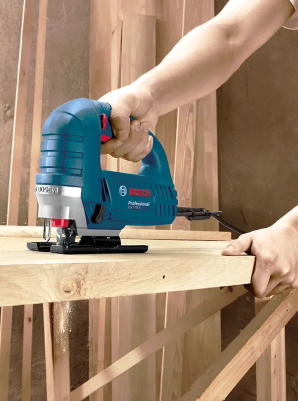 SIERRA CALADORA PROFESSIONAL 710W GST 75 E BOSCH - Imagen 5