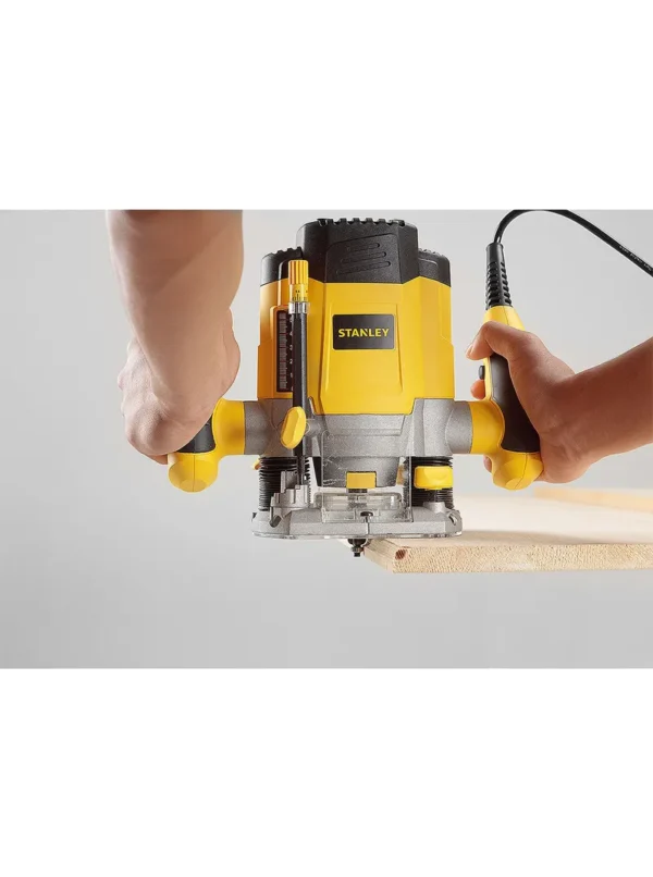 RUTEADORA PROFESIONAL 1.13 HP DE 1200 WATIOS SRR1200-B3 STANLEY