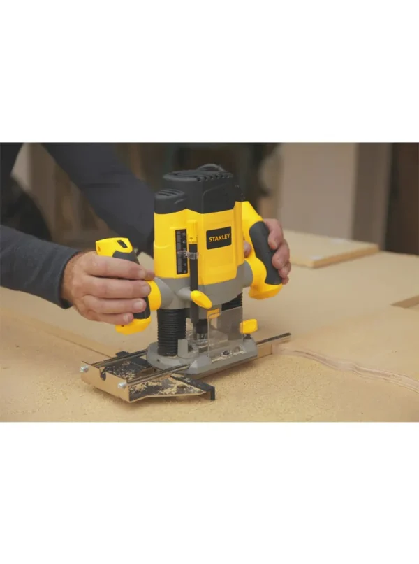 RUTEADORA PROFESIONAL 1.13 HP DE 1200 WATIOS SRR1200-B3 STANLEY