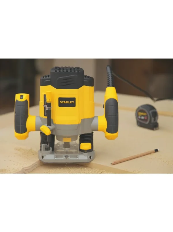 RUTEADORA PROFESIONAL 1.13 HP DE 1200 WATIOS SRR1200-B3 STANLEY