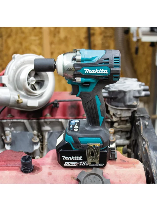 COMBO LLAVE DE IMPACTO INALÁMBRICA DTW301Z 1/2" + PILA 3.0AH + CARGADOR MAKITA