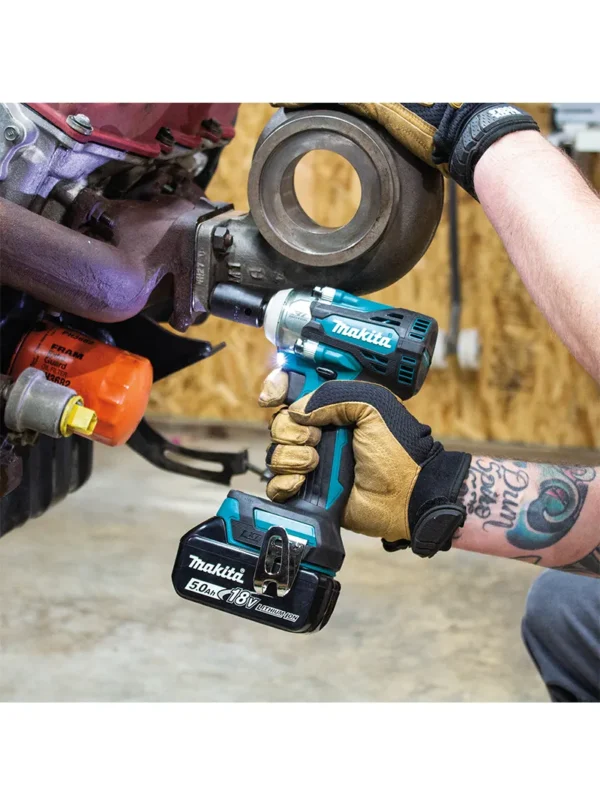 COMBO LLAVE DE IMPACTO INALÁMBRICA DTW301Z 1/2" + PILA 3.0AH + CARGADOR MAKITA - Imagen 3