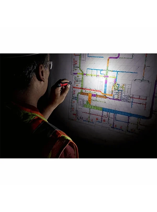 LINTERNA TIPO LÁPIZ CON CLIP 100 LED MILWAUKEE 2105