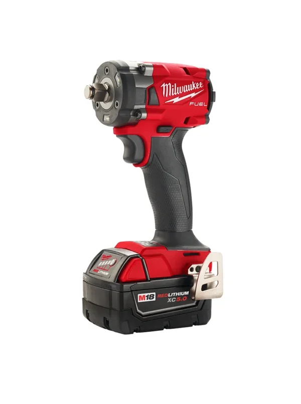 LLAVE INALÁMBRICA DE IMPACTO 12 + ANILLO DE FRICCIÓN + 2 PILAS + CARGADOR MILWAUKEE