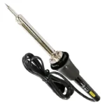 Cautín eléctrico Stanley SI30 de 30 W para soldadura de componentes electrónicos, cables y conexiones eléctricas.