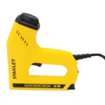 Grapadora eléctrica tipo liviano Stanley TRE550Z para fijar grapas en trabajos de tapicería, decoración y bricolaje.