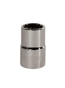 Llave copa corta estriada de 12 puntos Stanley de 11/16" con encastre de 1/2 pulgada para ajuste de tornillos y tuercas en trabajos mecánicos.