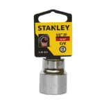 Llave copa corta estriada de 12 puntos Stanley de 15/16" con encastre de 1/2 pulgada para ajuste de tornillos y tuercas en trabajos mecánicos.