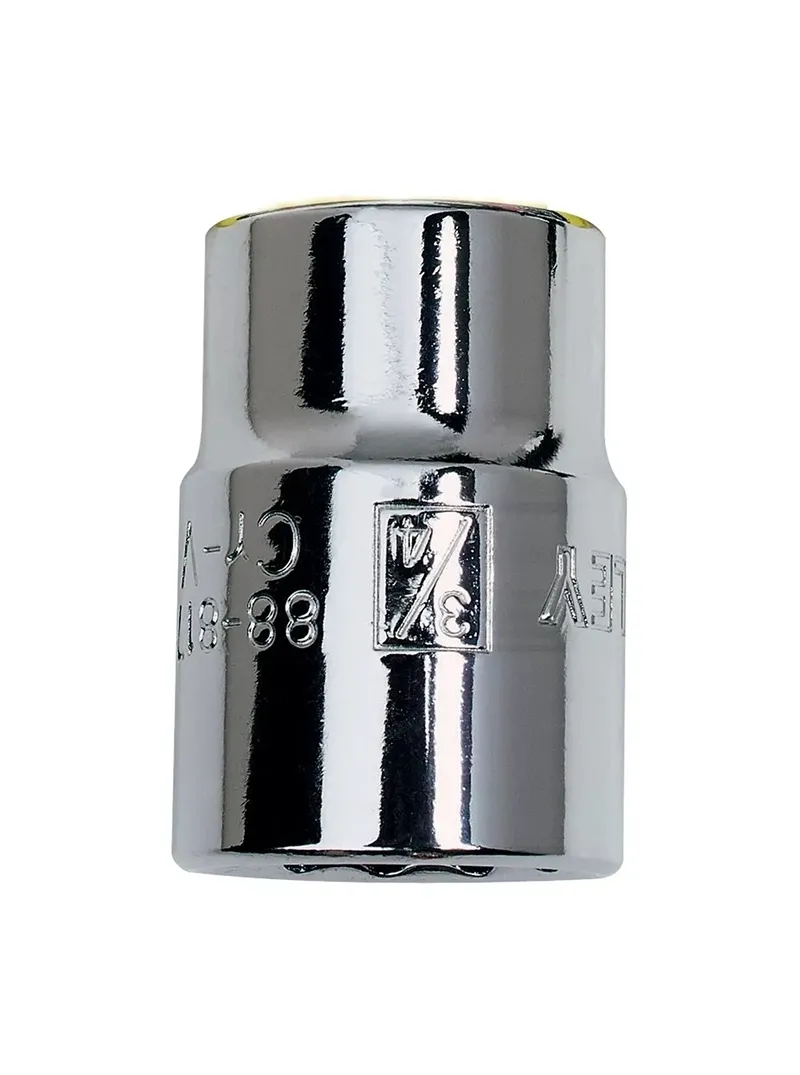 Llave copa corta estriada 12 puntos CTE 1/2" 3/4" Stanley Llave copa corta estriada de 12 puntos Stanley de 3/4" con encastre de 1/2 pulgada para ajuste de tornillos y tuercas en trabajos mecánicos.