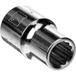 Llave copa corta estriada de 12 puntos Stanley de 7/16" con encastre de 1/2 pulgada para ajuste de tornillos y tuercas en trabajos mecánicos.