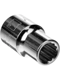 Llave copa corta estriada de 12 puntos Stanley de 7/16" con encastre de 1/2 pulgada para ajuste de tornillos y tuercas en trabajos mecánicos.