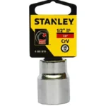 Llave copa corta estriada de 12 puntos Stanley de 7/8" con encastre de 1/2 pulgada para ajuste de tornillos y tuercas en trabajos mecánicos.