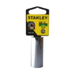 Llave copa larga hexagonal Stanley de 17 mm con encastre de 3/8 pulgada para ajuste de tornillos y tuercas en trabajos mecánicos.