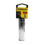 Llave copa larga estriada Stanley de 11/16" con encastre de 1/2 pulgada para ajuste de tornillos y tuercas en trabajos mecánicos.