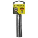 Llave copa larga estriada Stanley de 14 mm con encastre de 1/2 pulgada para ajuste de tornillos y tuercas en trabajos mecánicos.