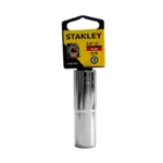 Llave copa larga estriada Stanley de 16 mm con encastre de 1/2 pulgada para ajuste de tornillos y tuercas en trabajos mecánicos.