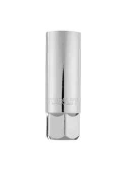 Llave copa para bujías Stanley de 5/8" con encastre de 3/8 pulgada para instalación y extracción de bujías automotrices.