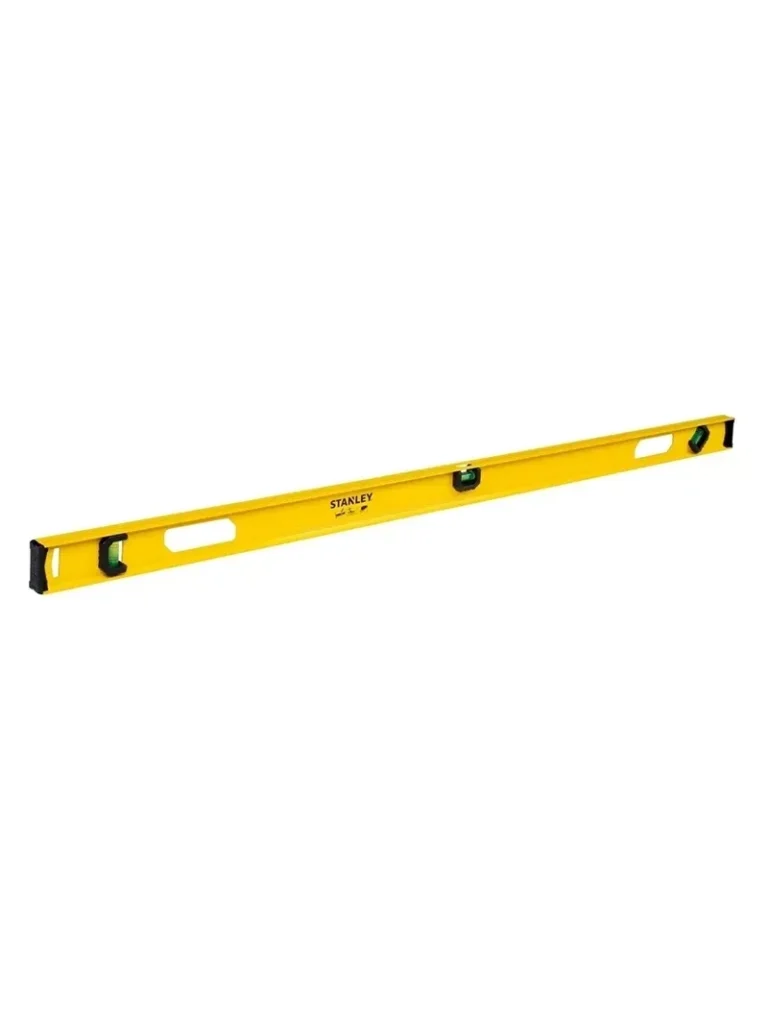 Nivel de aluminio Stanley de 48 pulgadas con 3 gotas de medición para trabajos de nivelación y alineación en construcción.
