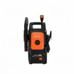 Hidrolavadora compacta Black + Decker BEPW1300-B3 de 1300 PSI para limpieza de vehículos, pisos y superficies exteriores.