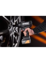 Llave de impacto DEWALT x McLaren con motor sin carbones y estructura compacta.