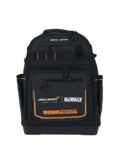 Mochila negra DEWALT edición McLaren con compartimentos para herramientas y diseño deportivo.