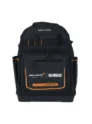 Mochila negra DEWALT edición McLaren con compartimentos para herramientas y diseño deportivo.
