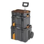Torre DEWALT x McLaren F1 con tres módulos TSTAK negros, ruedas y asa telescópica
